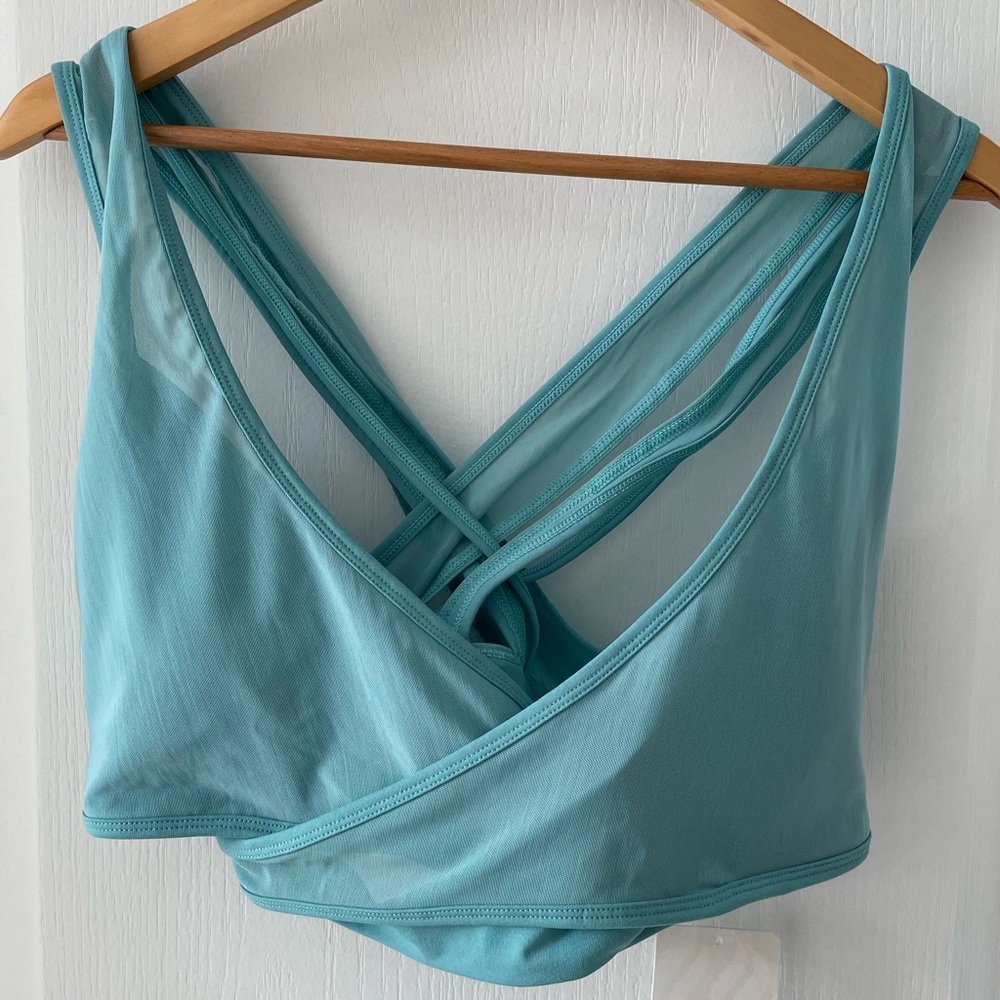 Faye Medium Impact Sports Bra - colour Aquarius NWT